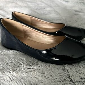 Girls navy patent ballet flats
